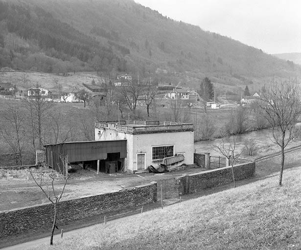 Le bâtiment d'eau de la tréfilerie Bersaillin. © Yves Sancey / Région Bourgogne-Franche-Comté, Inventaire du patrimoine - 1982 Le bâtiment d'eau de la tréfilerie Bersaillin. © Yves Sancey / Région Bourgogne-Franche-Comté, Inventaire du patrimoine - 1982