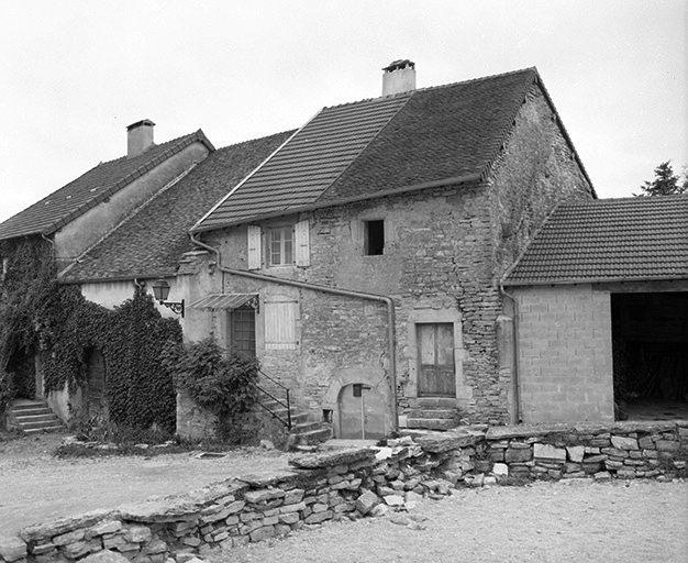 Maison située rue de l'Eglise : façade antérieure. © Yves Sancey / Région Bourgogne-Franche-Comté, Inventaire du patrimoine - 1982