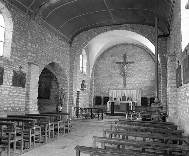 Nef et choeur, élévation gauche vue depuis l'entrée. © Yves Sancey / Région Bourgogne-Franche-Comté, Inventaire du patrimoine - 1982