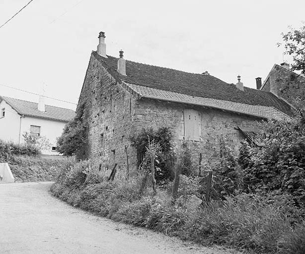 Façades postérieure et latérale droite. © Yves Sancey / Région Bourgogne-Franche-Comté, Inventaire du patrimoine - 1982