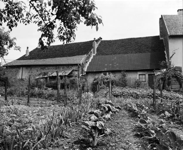 Façade postérieure. © Yves Sancey / Région Bourgogne-Franche-Comté, Inventaire du patrimoine - 1982