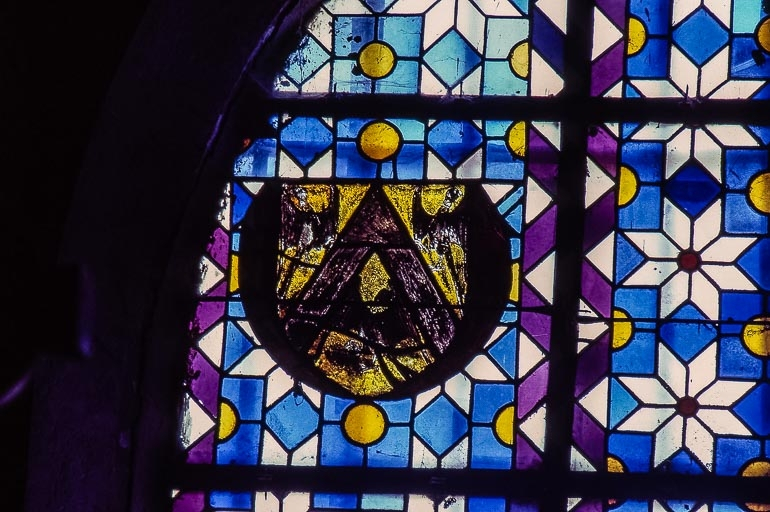 Ecu armorié de la famille de Poupet. © Jean-Luc Ligier / Région Bourgogne-Franche-Comté, Inventaire du patrimoine - 1982