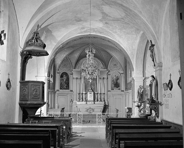 Intérieur : nef et choeur vus depuis l'entrée. © Yves Sancey / Région Bourgogne-Franche-Comté, Inventaire du patrimoine - 1982