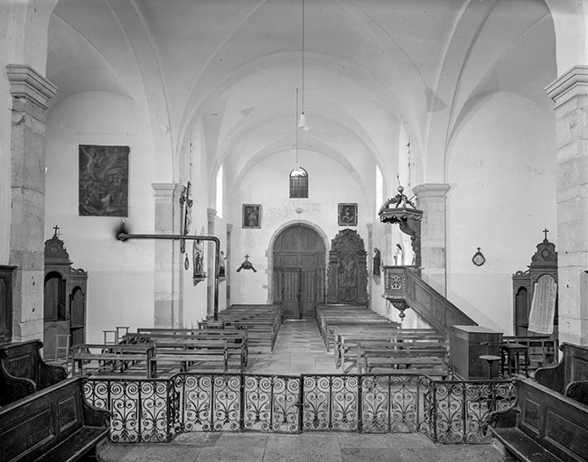 Nef et bras du transept depuis le choeur. © Yves Sancey / Région Bourgogne-Franche-Comté, Inventaire du patrimoine - 1982