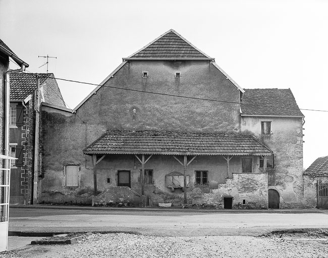 Façade principale. © Yves Sancey / Région Bourgogne-Franche-Comté, Inventaire du patrimoine - 1982