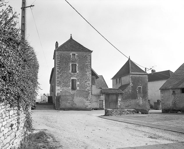 Vue d'ensemble depuis la rue d'Avrigney. © Yves Sancey / Région Bourgogne-Franche-Comté, Inventaire du patrimoine - 1982