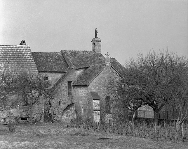 Façade latérale droite. © Yves Sancey / Région Bourgogne-Franche-Comté, Inventaire du patrimoine - 1982