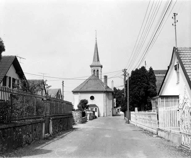 Vue de situation dans la Cité du Temple. © Yves Sancey / Région Bourgogne-Franche-Comté, Inventaire du patrimoine - 1982