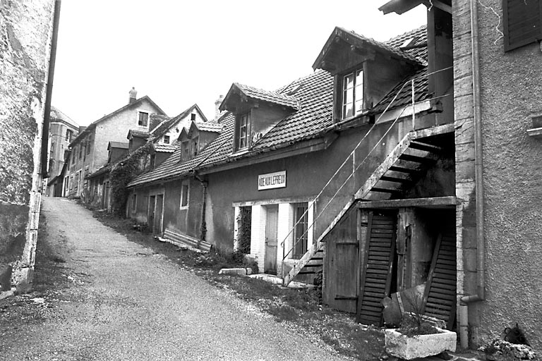 Vue de trois quarts droit. © Bernard Lardière / Région Bourgogne-Franche-Comté, Inventaire du patrimoine - 1982