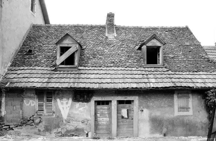 Elevation antérieure, rue de la Poste. © Bernard Lardière / Région Bourgogne-Franche-Comté, Inventaire du patrimoine - 1982