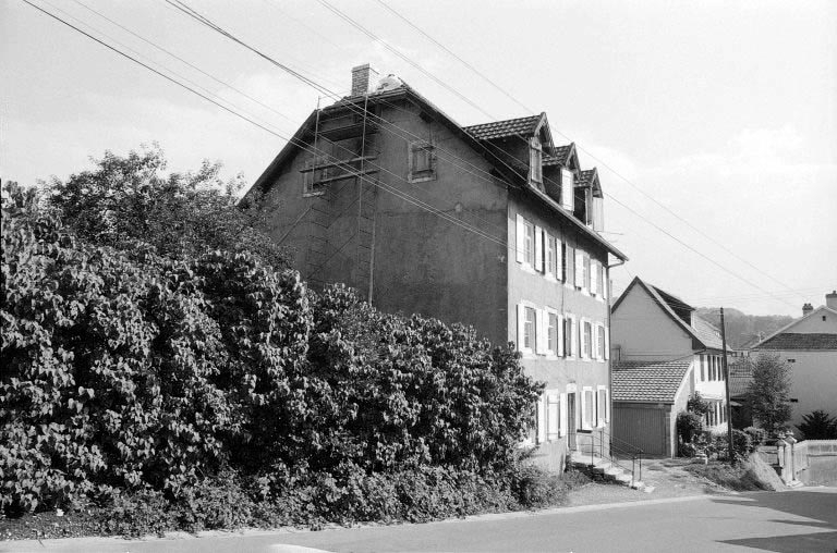 Façades antérieure et latérale gauche. © Bernard Lardière / Région Bourgogne-Franche-Comté, Inventaire du patrimoine - 1982