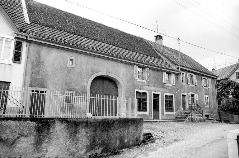 Façade antérieure. © Bernard Lardière / Région Bourgogne-Franche-Comté, Inventaire du patrimoine - 1982