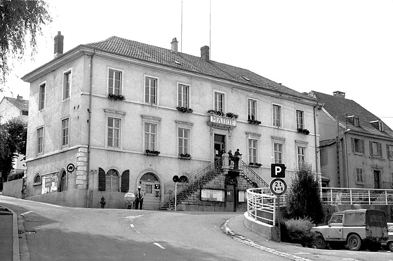 Façades antérieure et latérale gauche. © Bernard Lardière / Région Bourgogne-Franche-Comté, Inventaire du patrimoine - 1982