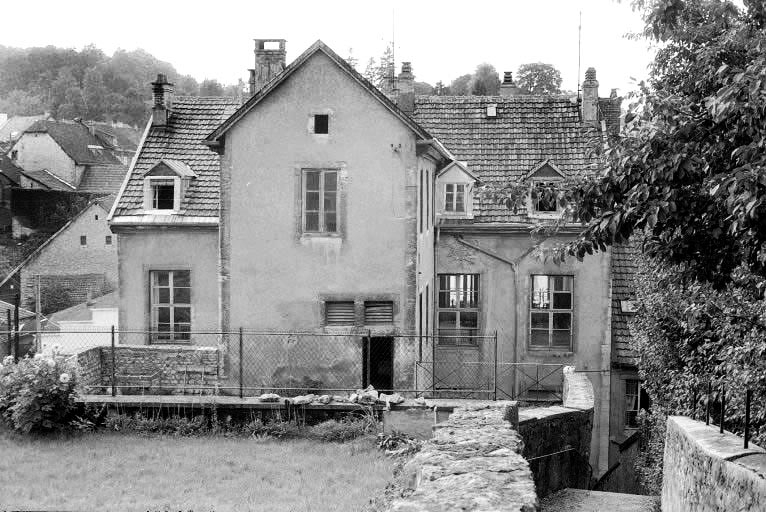 Façade postérieure. © Bernard Lardière / Région Bourgogne-Franche-Comté, Inventaire du patrimoine - 1982 Façade postérieure. © Bernard Lardière / Région Bourgogne-Franche-Comté, Inventaire du patrimoine - 1982