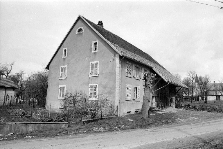 Vue de trois quarts gauche. © Bernard Lardière / Région Bourgogne-Franche-Comté, Inventaire du patrimoine - 1982