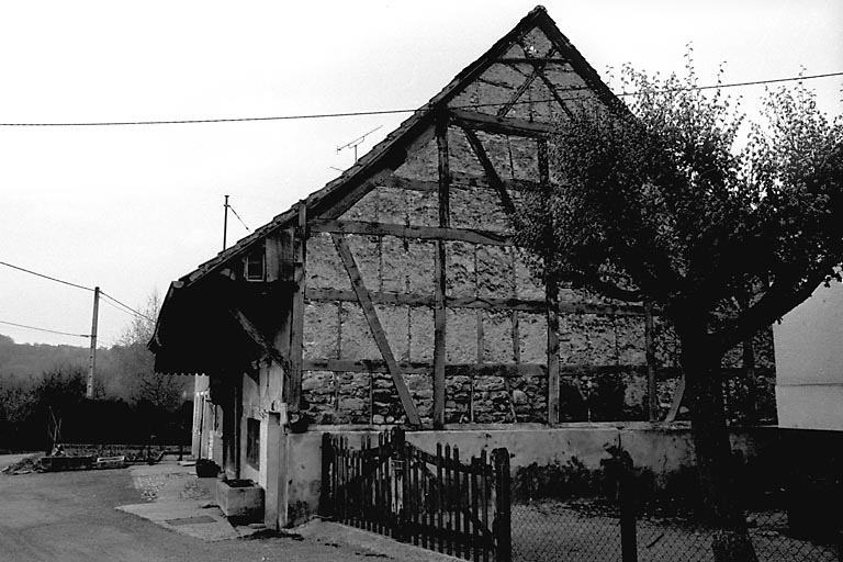 Vue du pignon droit. © Bernard Lardière / Région Bourgogne-Franche-Comté, Inventaire du patrimoine - 1982
