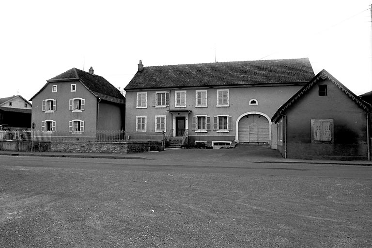 Vue de face. © Bernard Lardière / Région Bourgogne-Franche-Comté, Inventaire du patrimoine - 1982 Vue de face. © Bernard Lardière / Région Bourgogne-Franche-Comté, Inventaire du patrimoine - 1982