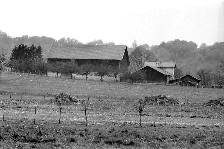 Façades latérales gauches. © Bernard Lardière / Région Bourgogne-Franche-Comté, Inventaire du patrimoine - 1982