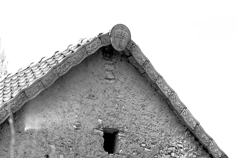 Vue du pignon droit de la remise. © Bernard Lardière / Région Bourgogne-Franche-Comté, Inventaire du patrimoine - 1982