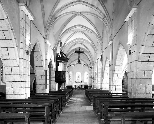 La nef vue depuis l'entrée. © Yves Sancey / Région Bourgogne-Franche-Comté, Inventaire du patrimoine - 1982