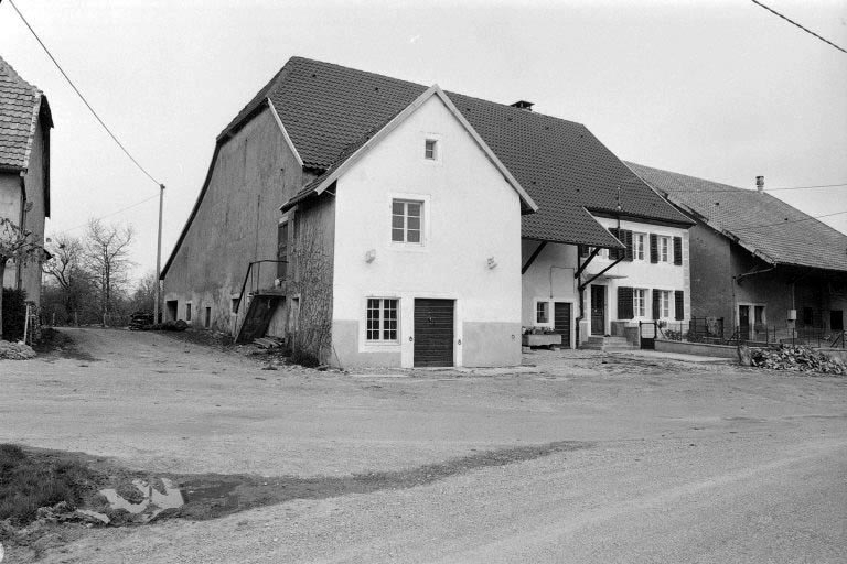 Vue de trois quarts gauche. © Bernard Lardière / Région Bourgogne-Franche-Comté, Inventaire du patrimoine - 1982