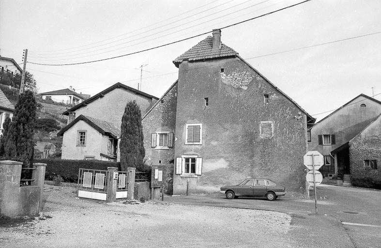 Façade latérale gauche. © Bernard Lardière / Région Bourgogne-Franche-Comté, Inventaire du patrimoine - 1983