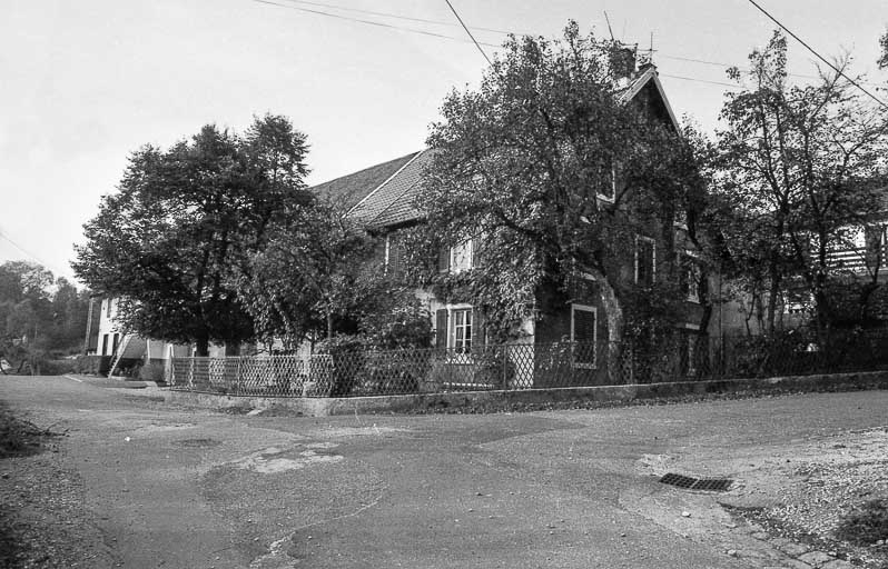 Vue de trois quarts gauche. © Bernard Lardière / Région Bourgogne-Franche-Comté, Inventaire du patrimoine - 1983