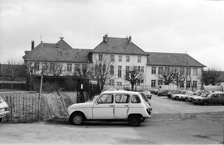 Façade postérieure sur cour. © Bernard Lardière / Région Bourgogne-Franche-Comté, Inventaire du patrimoine - 1983