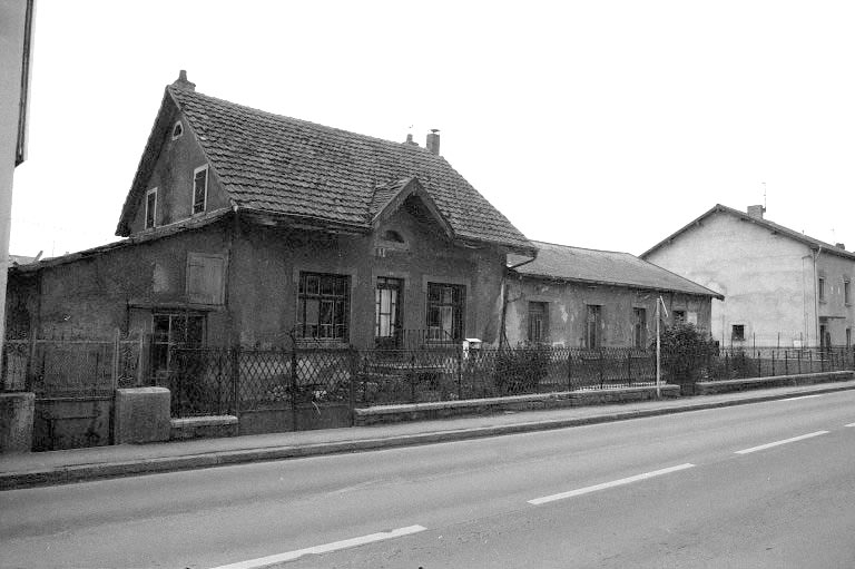 Vue de trois quarts gauche. © Bernard Lardière / Région Bourgogne-Franche-Comté, Inventaire du patrimoine - 1983