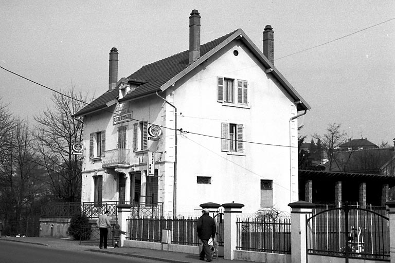 Vue de trois quarts droit. © Bernard Lardière / Région Bourgogne-Franche-Comté, Inventaire du patrimoine - 1983