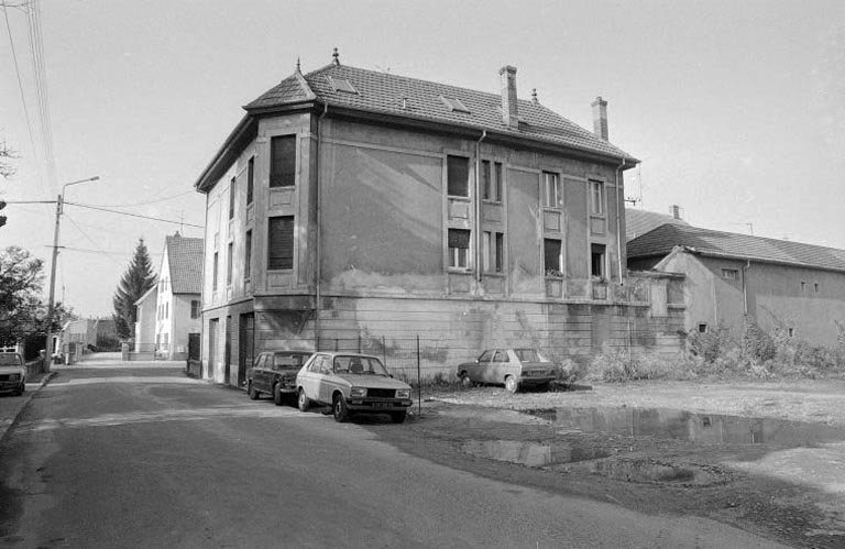 Vue de trois quarts droit. © Bernard Lardière / Région Bourgogne-Franche-Comté, Inventaire du patrimoine - 1983