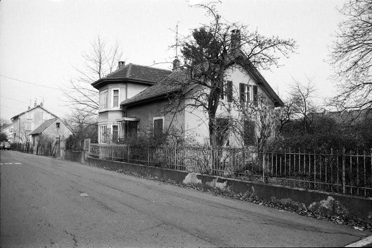 Vue de trois quarts droit. © Bernard Lardière / Région Bourgogne-Franche-Comté, Inventaire du patrimoine - 1983