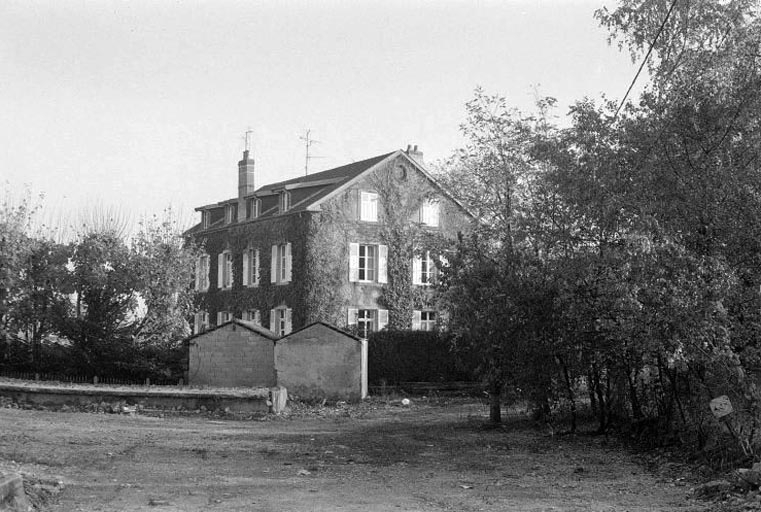 Elévations postérieure et latérale gauche. © Bernard Lardière / Région Bourgogne-Franche-Comté, Inventaire du patrimoine - 1983