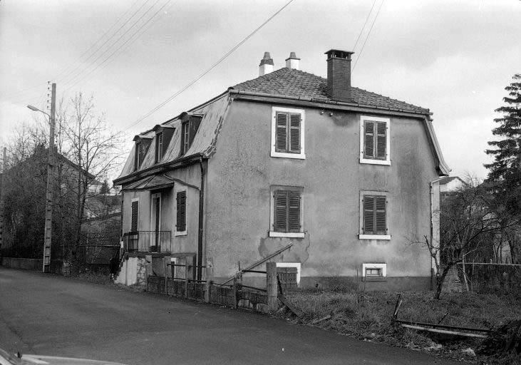 Vue de trois quarts droit. © Bernard Lardière / Région Bourgogne-Franche-Comté, Inventaire du patrimoine - 1983