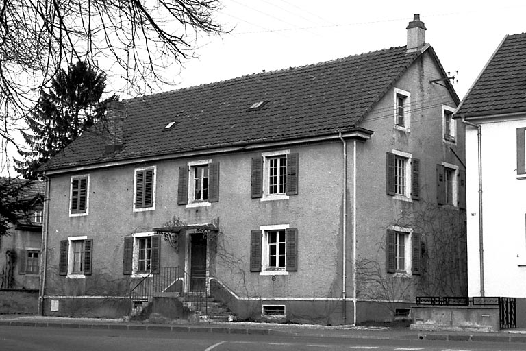 Vue de trois quarts droit. © Bernard Lardière / Région Bourgogne-Franche-Comté, Inventaire du patrimoine - 1983