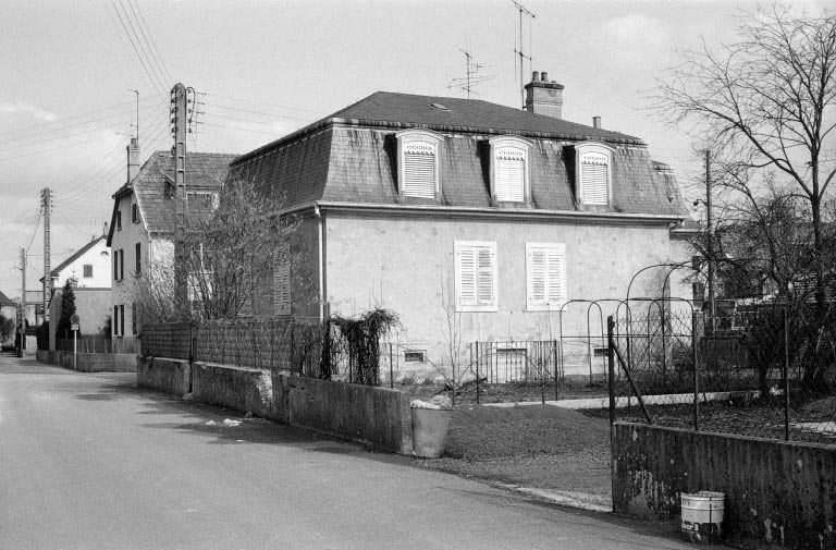 Façades postérieure et latérale droite. © Bernard Lardière / Région Bourgogne-Franche-Comté, Inventaire du patrimoine - 1983