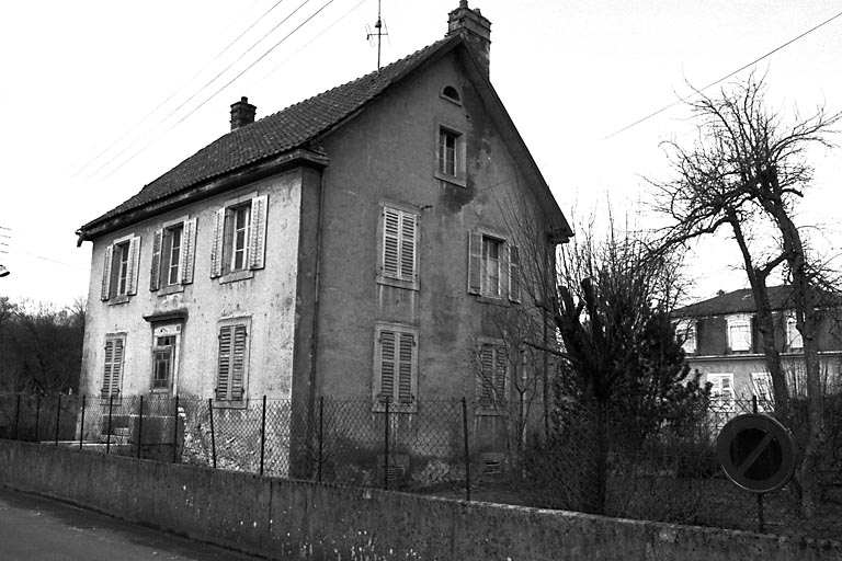 Vue de trois quarts droit. © Bernard Lardière / Région Bourgogne-Franche-Comté, Inventaire du patrimoine - 1983