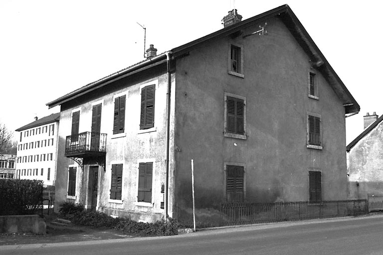 Vue d'ensemble de trois quarts. © Bernard Lardière / Région Bourgogne-Franche-Comté, Inventaire du patrimoine - 1983