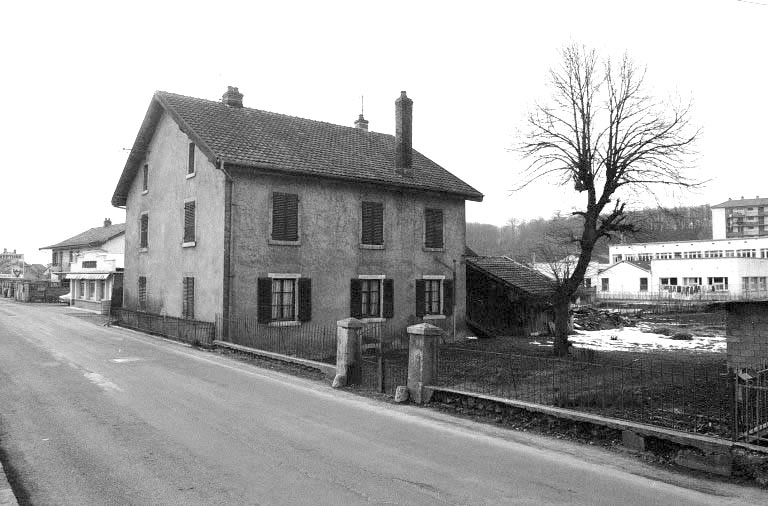 Façades postérieure et latérale droite. © Bernard Lardière / Région Bourgogne-Franche-Comté, Inventaire du patrimoine - 1983