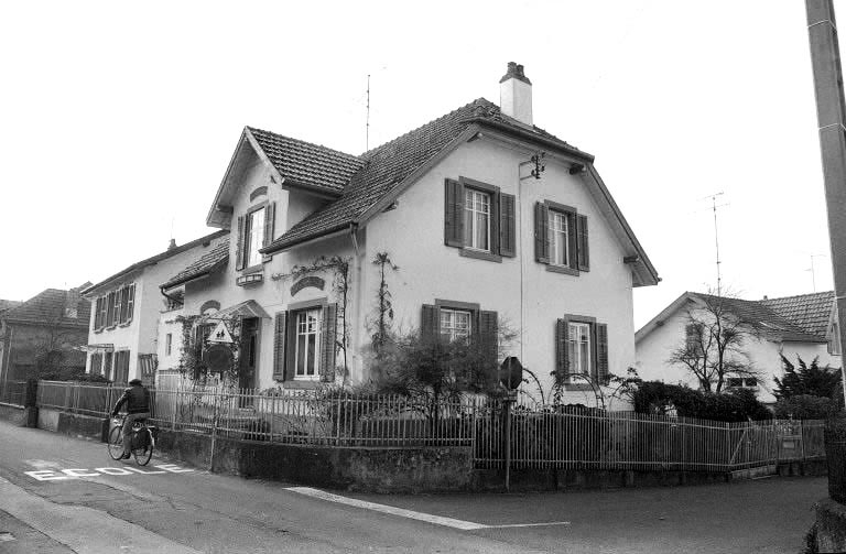 Vue de trois quarts droit. © Bernard Lardière / Région Bourgogne-Franche-Comté, Inventaire du patrimoine - 1983