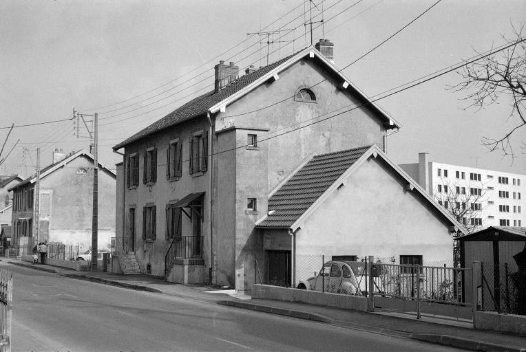 Vue de trois quarts droit. © Bernard Lardière / Région Bourgogne-Franche-Comté, Inventaire du patrimoine - 1983