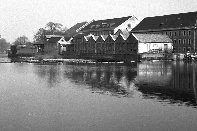 Vue d'ensemble depuis l'amont en 1983. © J. Dumont / Région Bourgogne-Franche-Comté, Inventaire du patrimoine - 1983