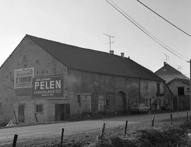 Façade antérieure et face gauche. © Yves Sancey / Région Bourgogne-Franche-Comté, Inventaire du patrimoine - 1983
