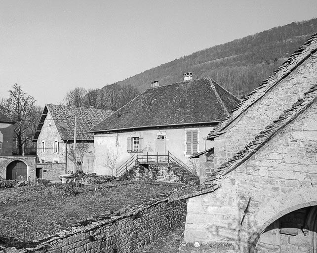 Façade antérieure : trois quarts droit. © Yves Sancey / Région Bourgogne-Franche-Comté, Inventaire du patrimoine - 1983