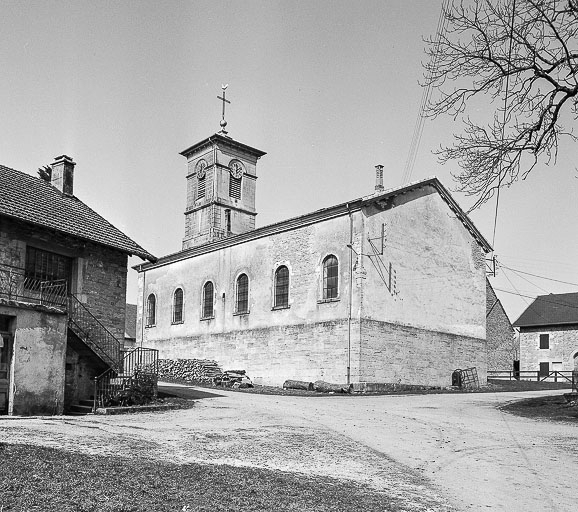 Extérieur : face latérale droite et chevet. © Yves Sancey / Région Bourgogne-Franche-Comté, Inventaire du patrimoine - 1983