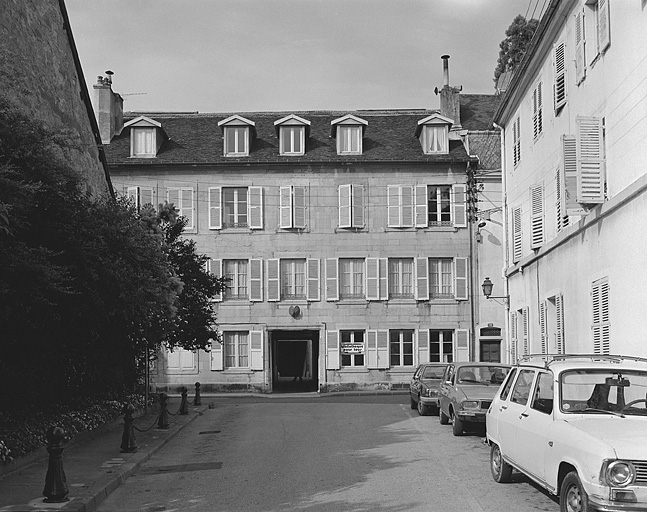 Façade antérieure du corps de bâtiment donnant sur la rue Sébile. © Yves Sancey / Région Bourgogne-Franche-Comté, Inventaire du patrimoine - 1983