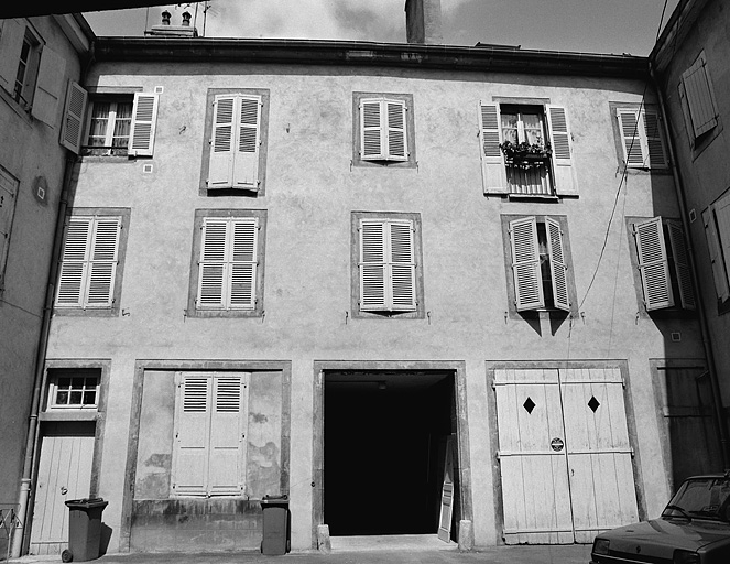 Façade sur cour du corps de bâtiment donnant sur la rue de l'Agriculture. © Yves Sancey / Région Bourgogne-Franche-Comté, Inventaire du patrimoine - 1983