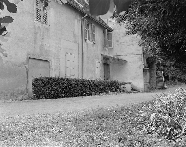 Façade latérale droite du bâtiment A. © Yves Sancey / Région Bourgogne-Franche-Comté, Inventaire du patrimoine - 1983