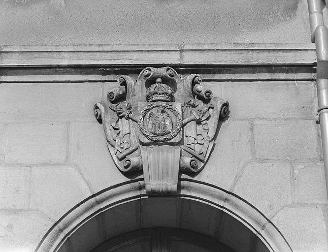 Aigle impériale ornant le rez-de-chaussée de la façade antérieure. © Yves Sancey / Région Bourgogne-Franche-Comté, Inventaire du patrimoine, 1983 - 1983