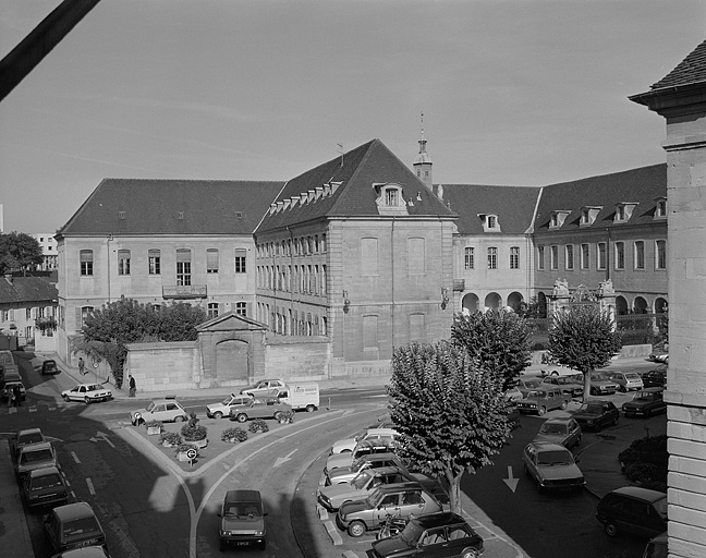 Vue de la partie gauche de l'édifice. © Yves Sancey / Région Bourgogne-Franche-Comté, Inventaire du patrimoine - 1983